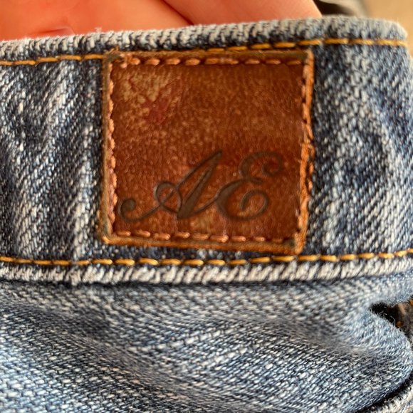 American Eagle Outfitters | Medium Wash Distressed Straight Leg Jeans Sz 0 - Picture 5 of 5